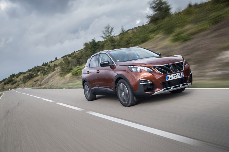 Photo Peugeot 3008 II Allure Metallic Copper - Essais presse 201