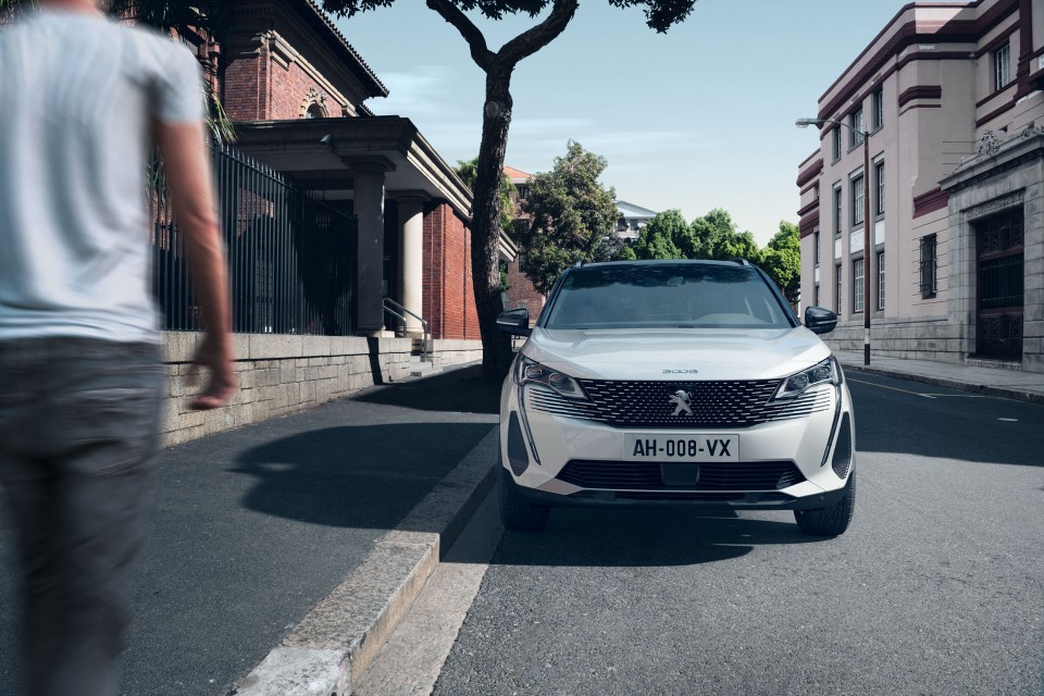 Photo ville Peugeot 3008 II HYbrid restylée (2020)