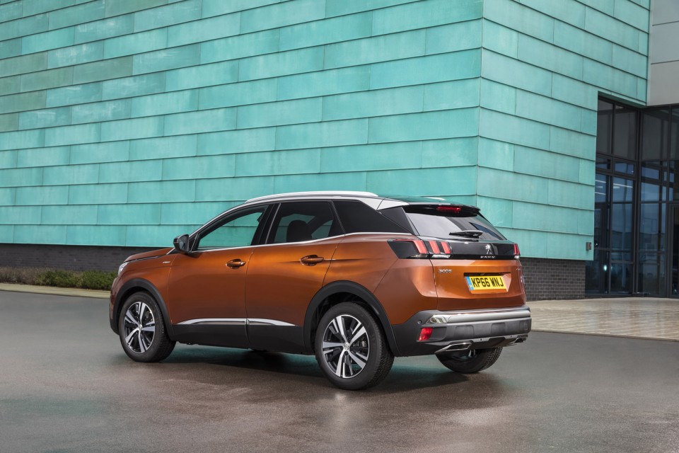 Photo officielle Peugeot 3008 II GT Line Metallic Copper (UK)