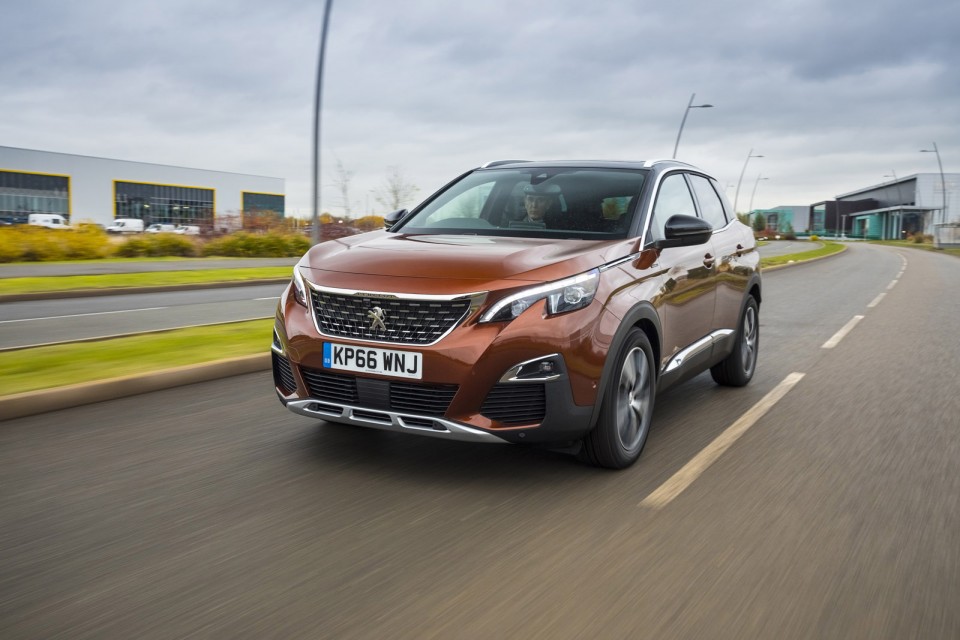 Photo officielle Peugeot 3008 II GT Line Metallic Copper (UK)