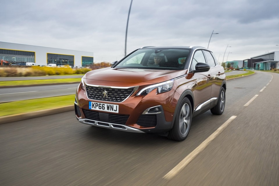 Photo officielle Peugeot 3008 II GT Line Metallic Copper (UK)