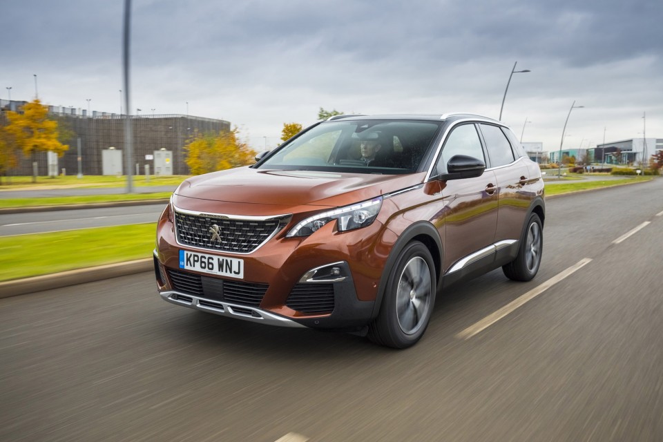 Photo officielle Peugeot 3008 II GT Line Metallic Copper (UK)