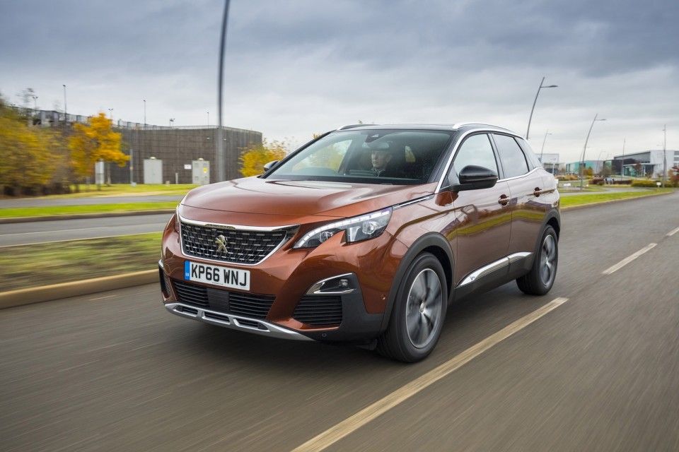 Photo officielle Peugeot 3008 II GT Line Metallic Copper (UK)