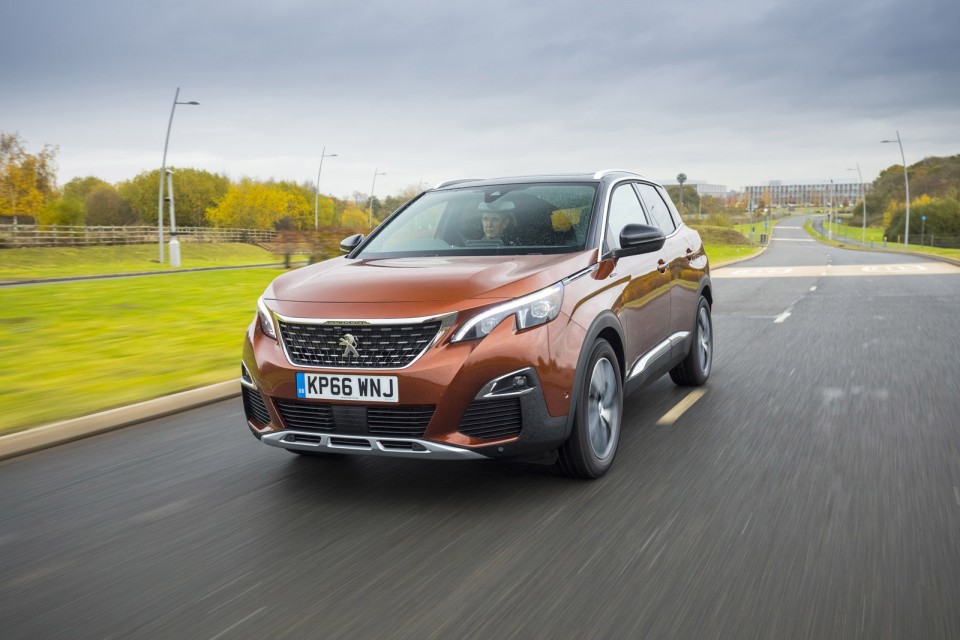 Photo officielle Peugeot 3008 II GT Line Metallic Copper (UK)