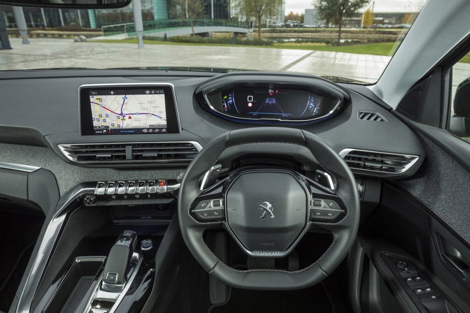 Photo intérieur i-Cockpit Peugeot 3008 II Allure (UK)