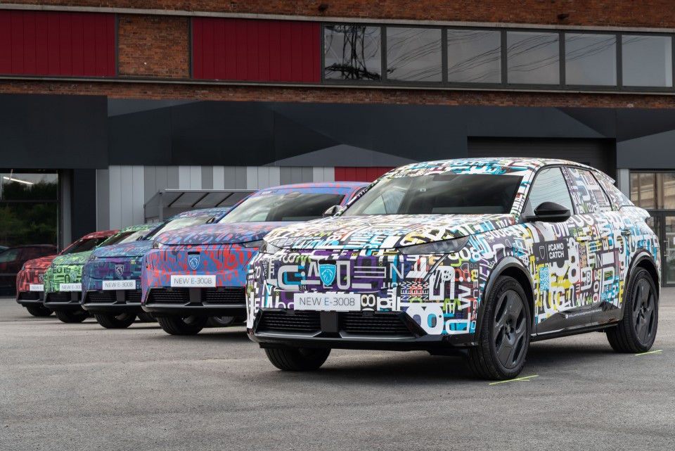 Photo Peugeot e-3008 III camouflée #CamoCatch - Présentation officielle (2023)