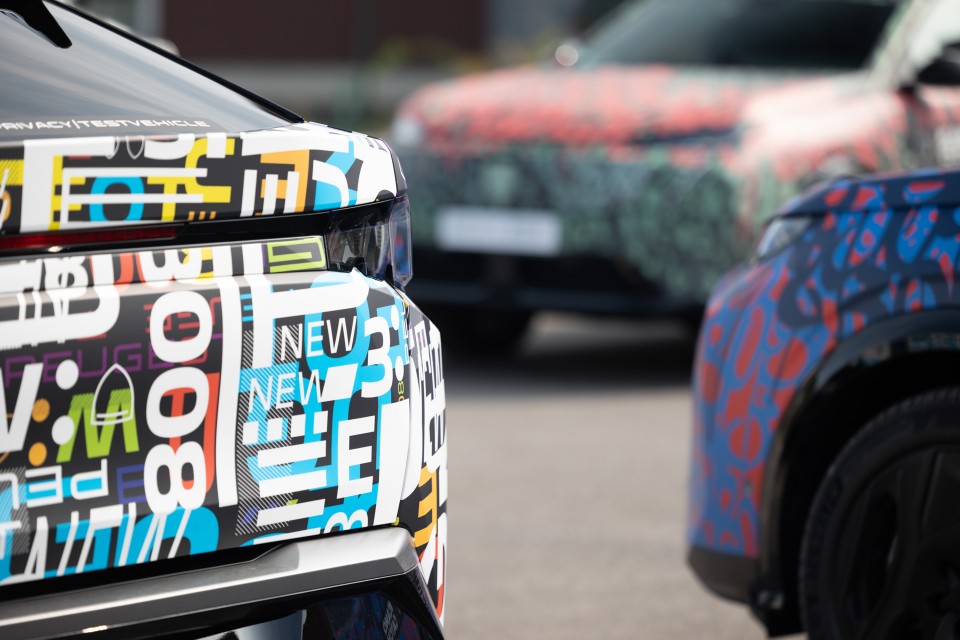 Photo Peugeot e-3008 III camouflée #CamoCatch - Présentation officielle (2023)