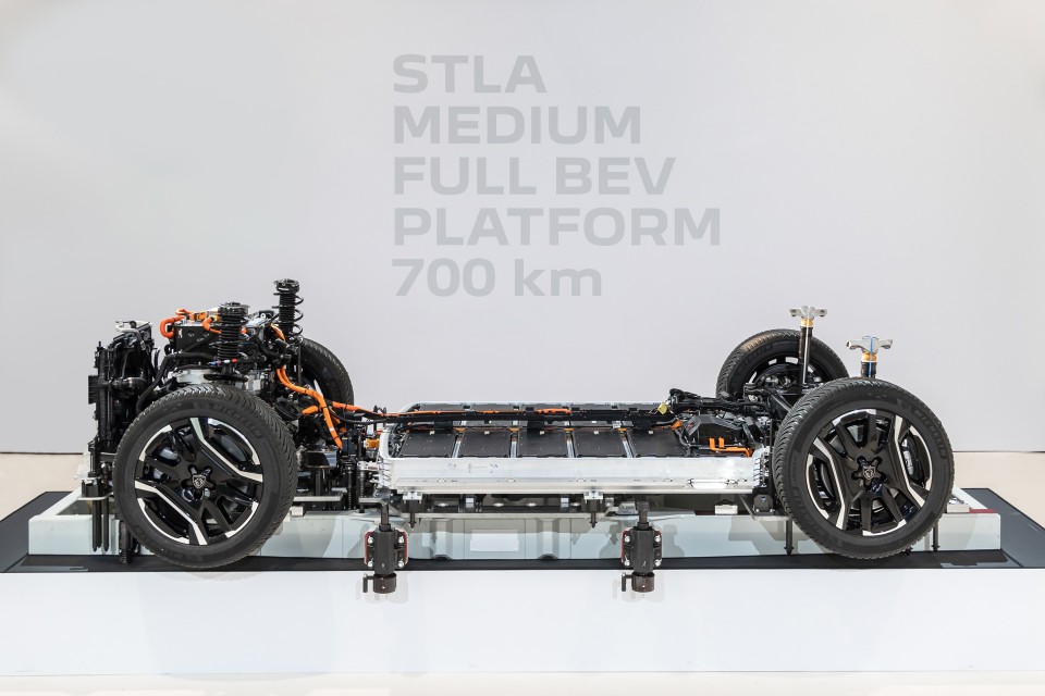 Photo plateforme STLA Medium Peugeot e-3008 III - Présentation officielle (2023)