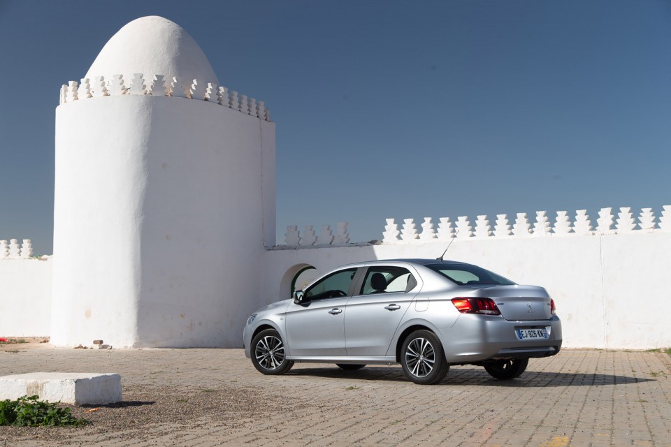 Photo Peugeot 301 I restylée Allure Gris Artense - Essais press