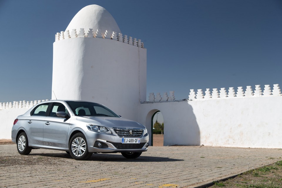 Photo Peugeot 301 I restylée Allure Gris Artense - Essais press