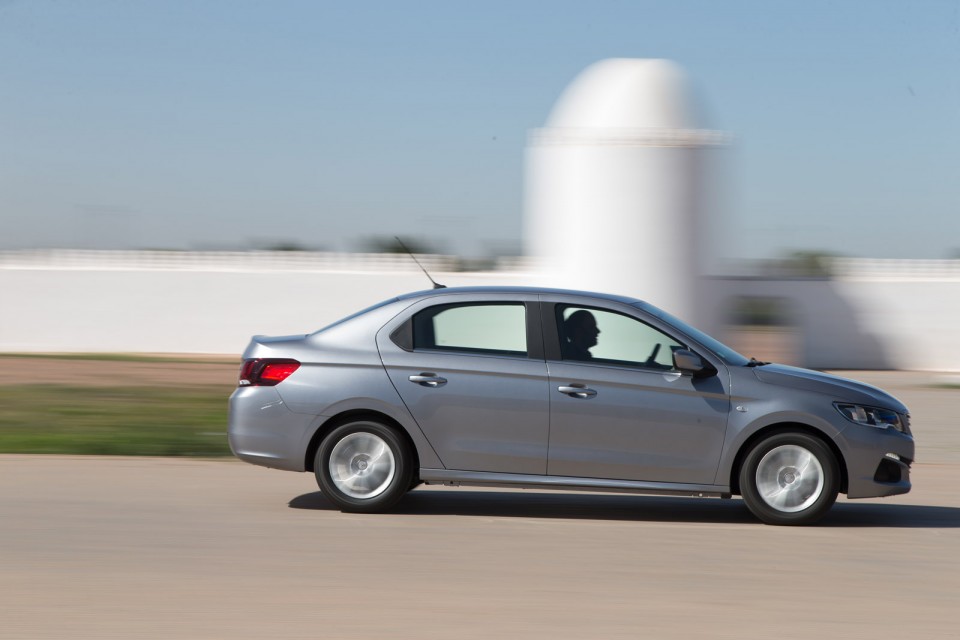 Photo Peugeot 301 I restylée Allure Gris Artense - Essais press