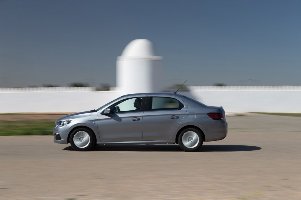 Photo Peugeot 301 I restylée Allure Gris Artense - Essais press