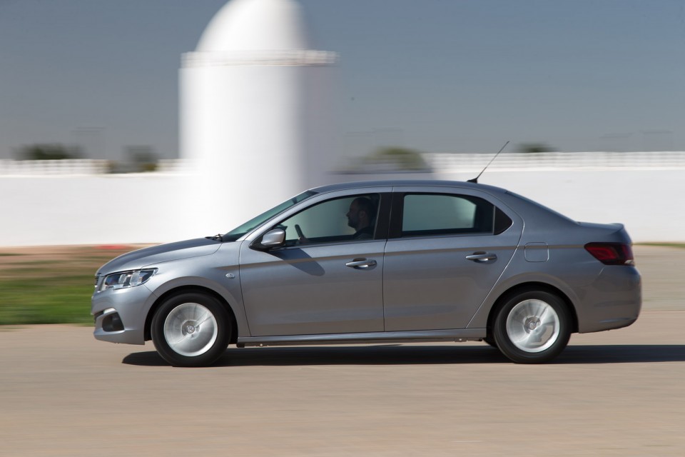 Photo Peugeot 301 I restylée Allure Gris Artense - Essais press