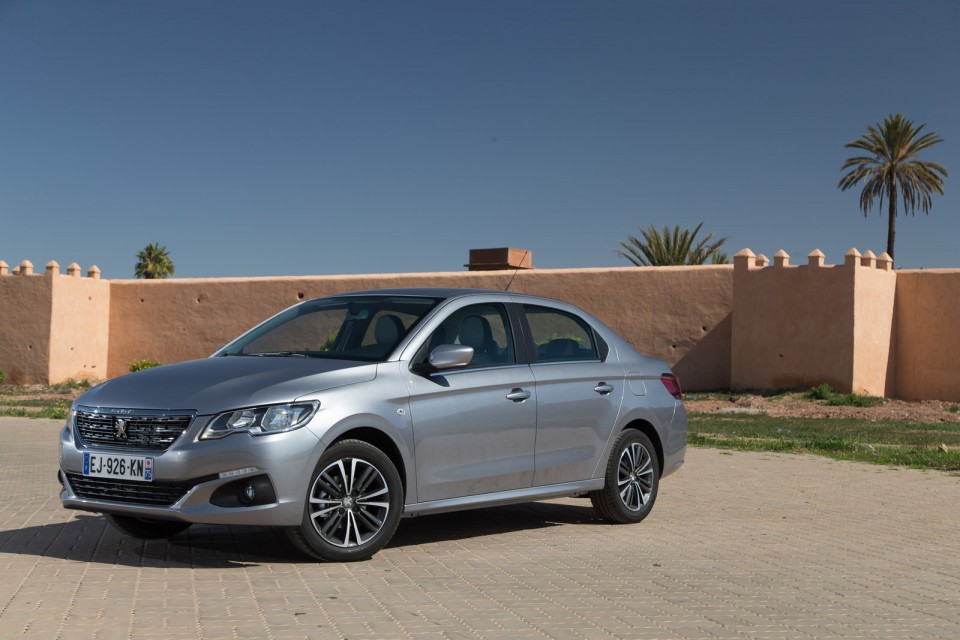 Photo Peugeot 301 I restylée Allure Gris Artense - Essais press