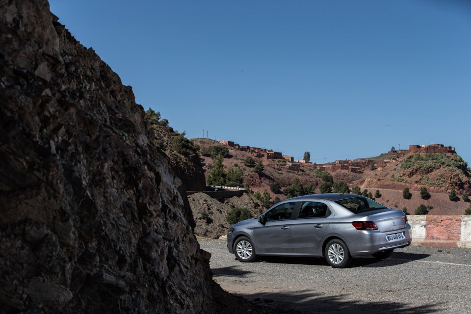 Photo Peugeot 301 I restylée Allure Gris Artense - Essais press