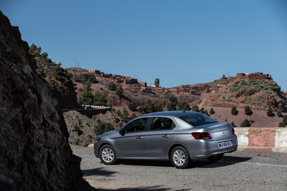 Photo Peugeot 301 I restylée Allure Gris Artense - Essais press