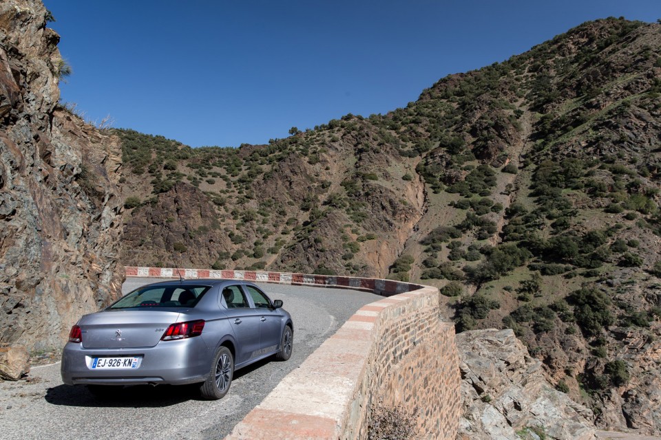 Photo Peugeot 301 I restylée Allure Gris Artense - Essais press