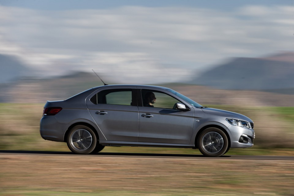 Photo Peugeot 301 I restylée Allure Gris Artense - Essais press