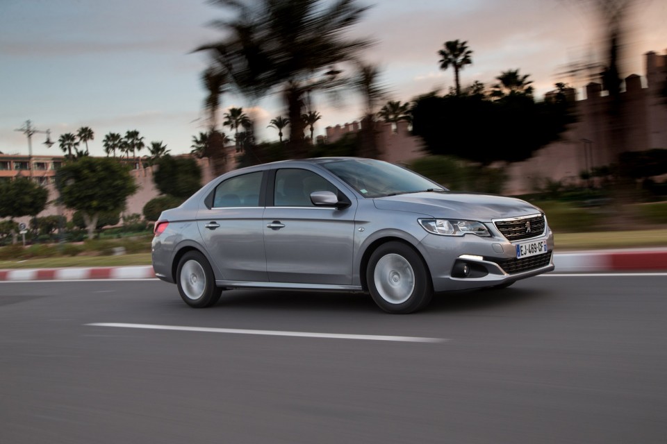 Photo Peugeot 301 I restylée Allure Gris Artense - Essais press