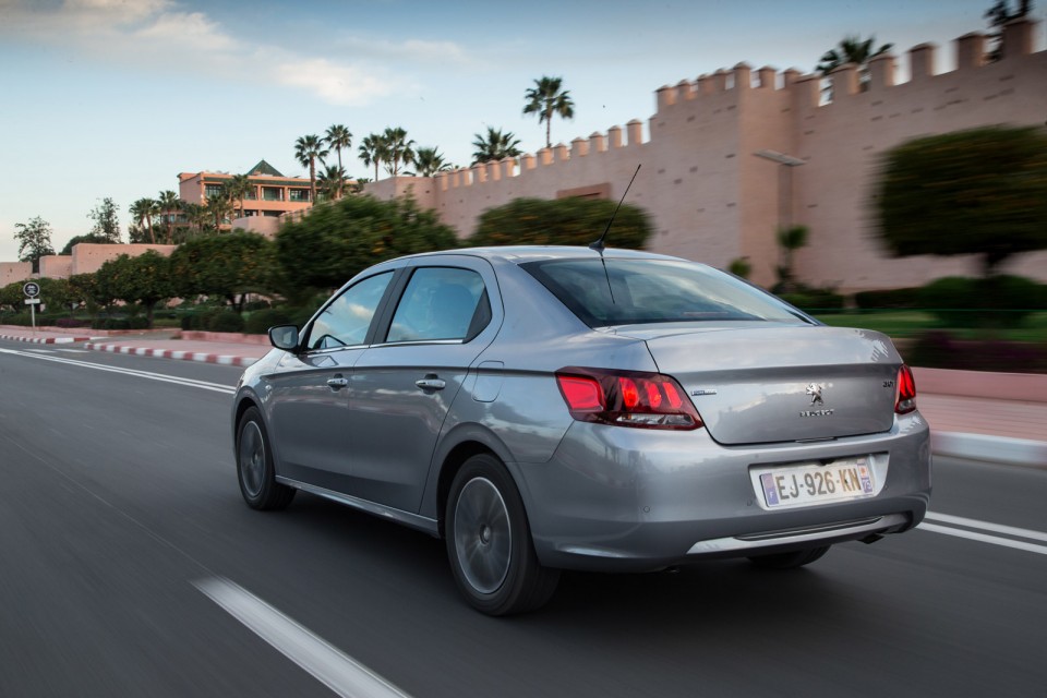 Photo Peugeot 301 I restylée Allure Gris Artense - Essais press