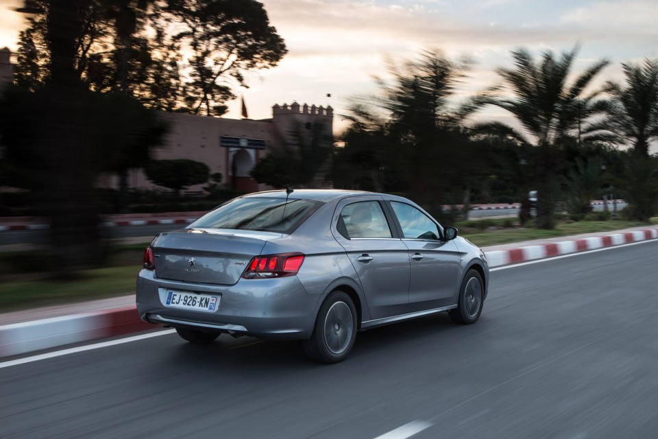 Photo Peugeot 301 I restylée Allure Gris Artense - Essais press