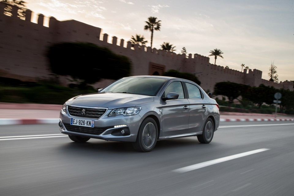 Photo Peugeot 301 I restylée Allure Gris Artense - Essais press