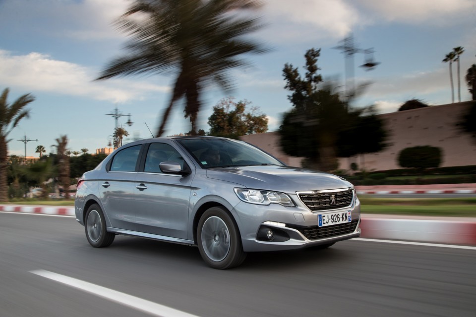 Photo Peugeot 301 I restylée Allure Gris Artense - Essais press