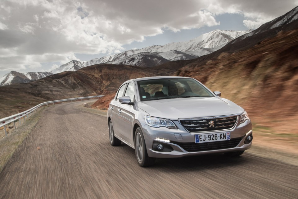 Photo Peugeot 301 I restylée Allure Gris Artense - Essais press