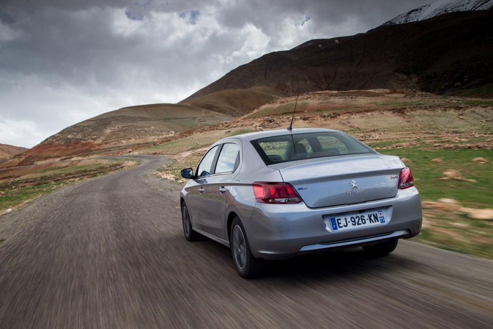 Photo Peugeot 301 I restylée Allure Gris Artense - Essais press