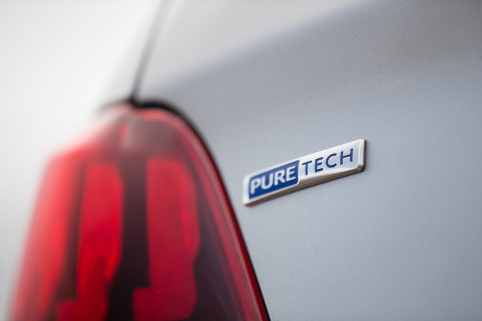 Photo sigle PureTech Peugeot 301 I restylée Allure Gris Artense