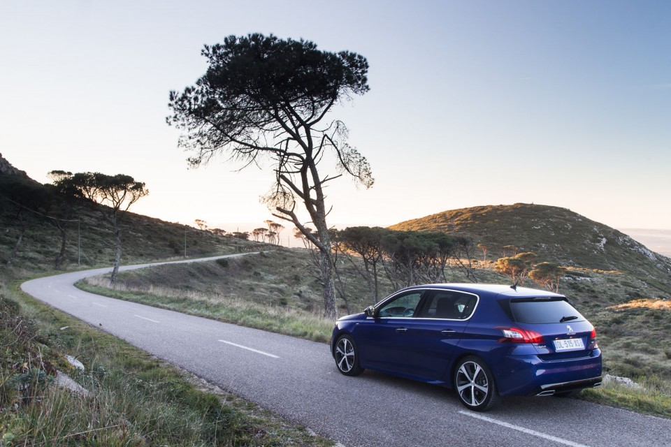 Photo Peugeot 308 GT Bleu Magnetic - Essais 2015