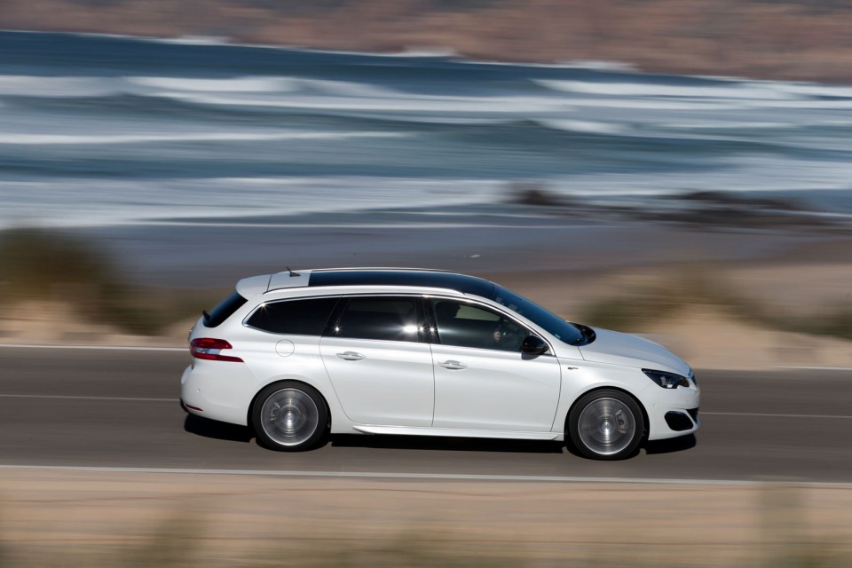 Photo Peugeot 308 SW GT Blanc Nacré - Essais 2015