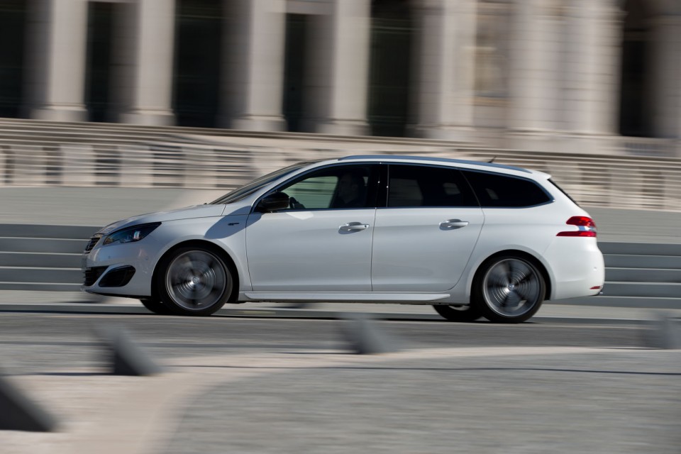 Photo Peugeot 308 SW GT Blanc Nacré - Essais 2015