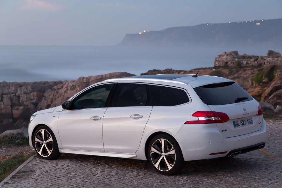 Photo Peugeot 308 SW GT Blanc Nacré - Essais 2015