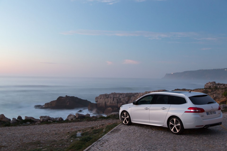 Photo Peugeot 308 SW GT Blanc Nacré - Essais 2015