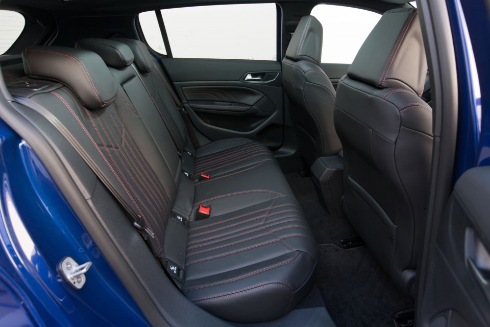 Photo banquette arrière cuir Peugeot 308 GT - Essais 2015