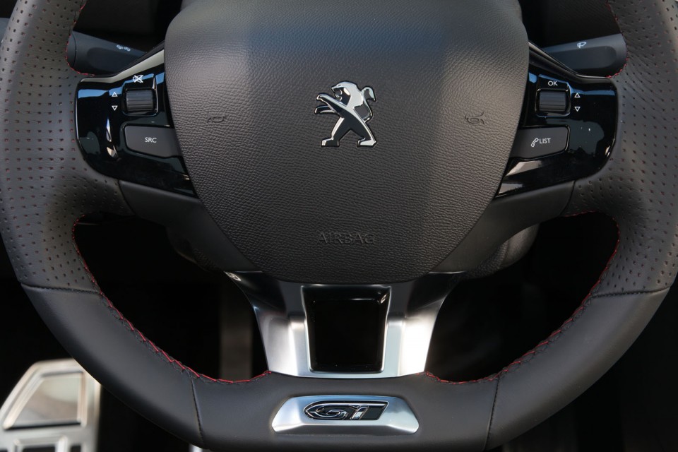 Photo détail volant GT Peugeot 308 GT - Essais 2015