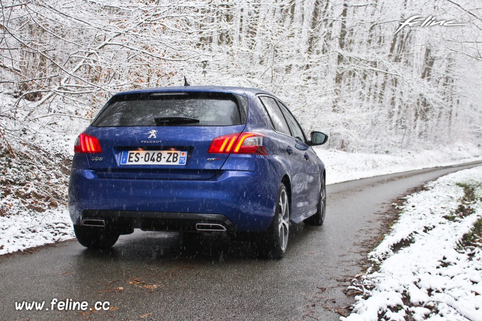 Photo bouclier arrière Peugeot 308 GT PureTech 225 EAT8 - Essai