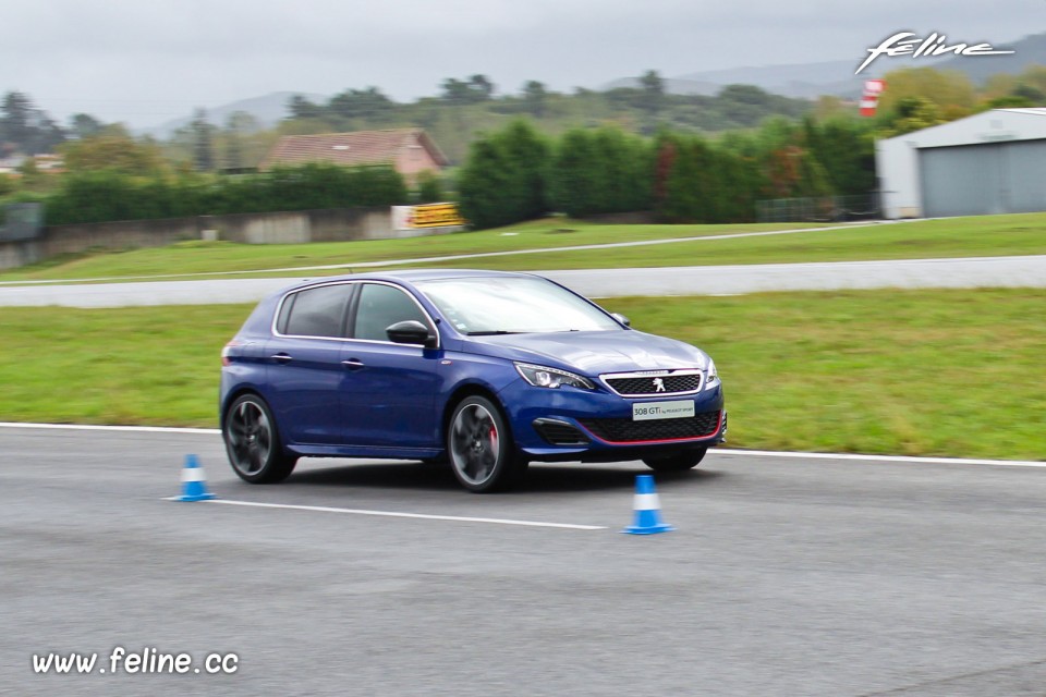 Photo essai circuit Braga Peugeot 308 GTi by Peugeot Sport (2015)