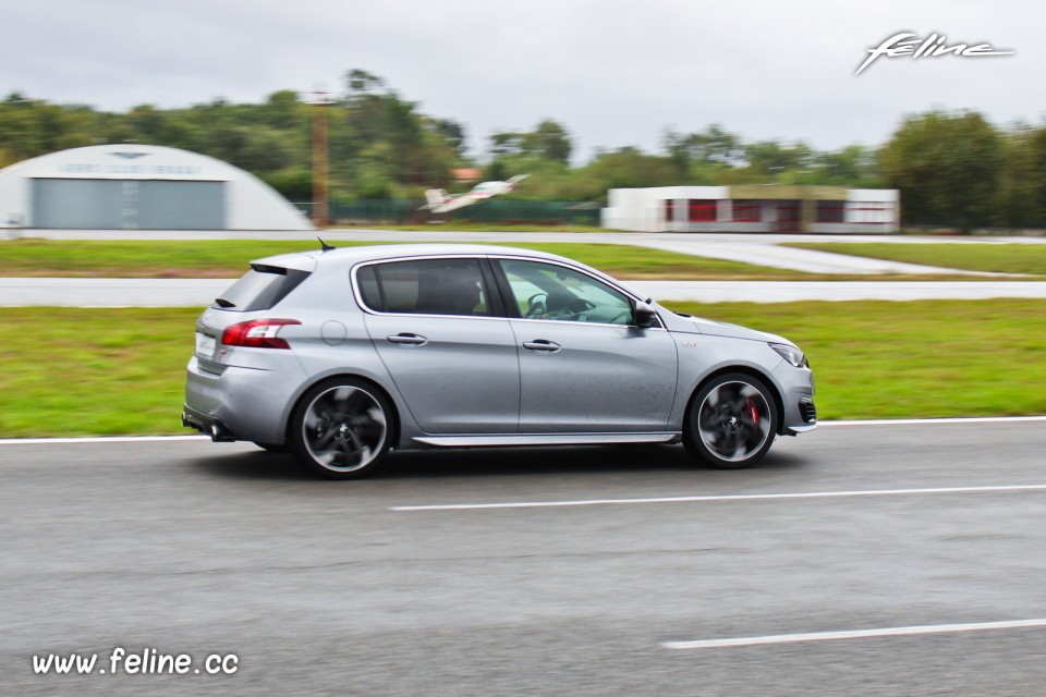 Photo essai circuit Braga Peugeot 308 GTi by Peugeot Sport (2015)