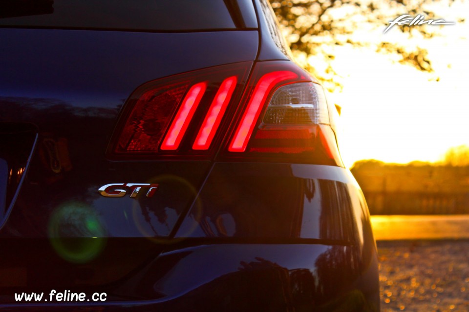 Photo feu arrière LED Peugeot 308 GTi by Peugeot Sport (2015)