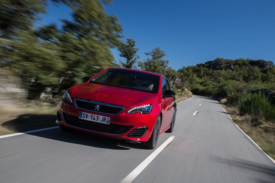 Photo Peugeot 308 GTi Coupe Franche noir rouge - Essais 2015