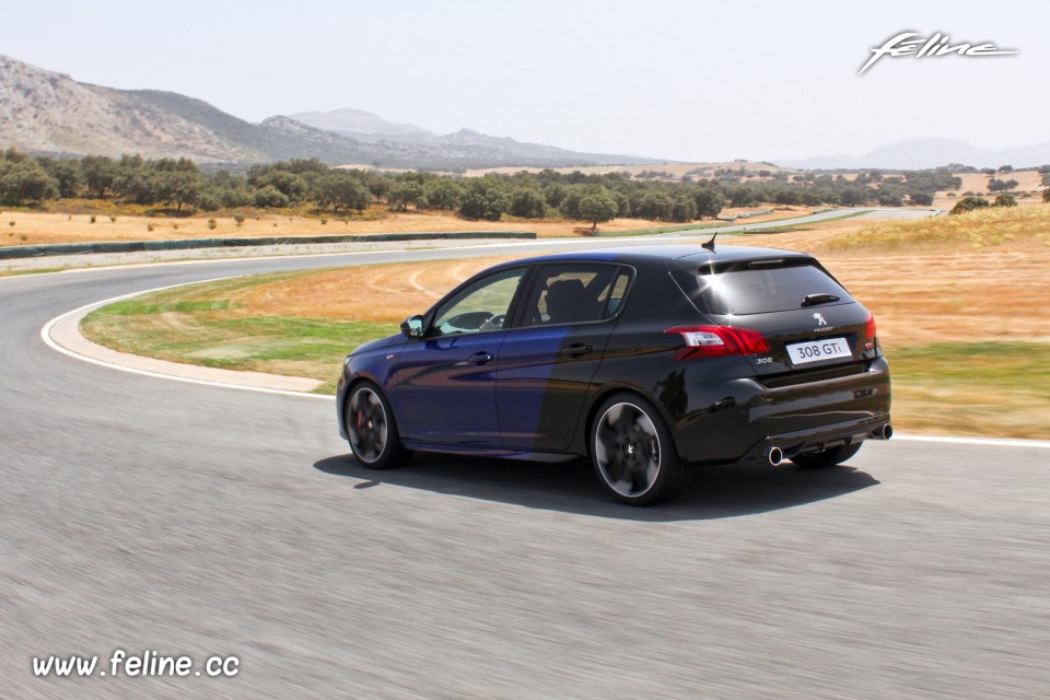 Photo essai Peugeot 308 GTi restylée Coupe Franche Bleu Magneti