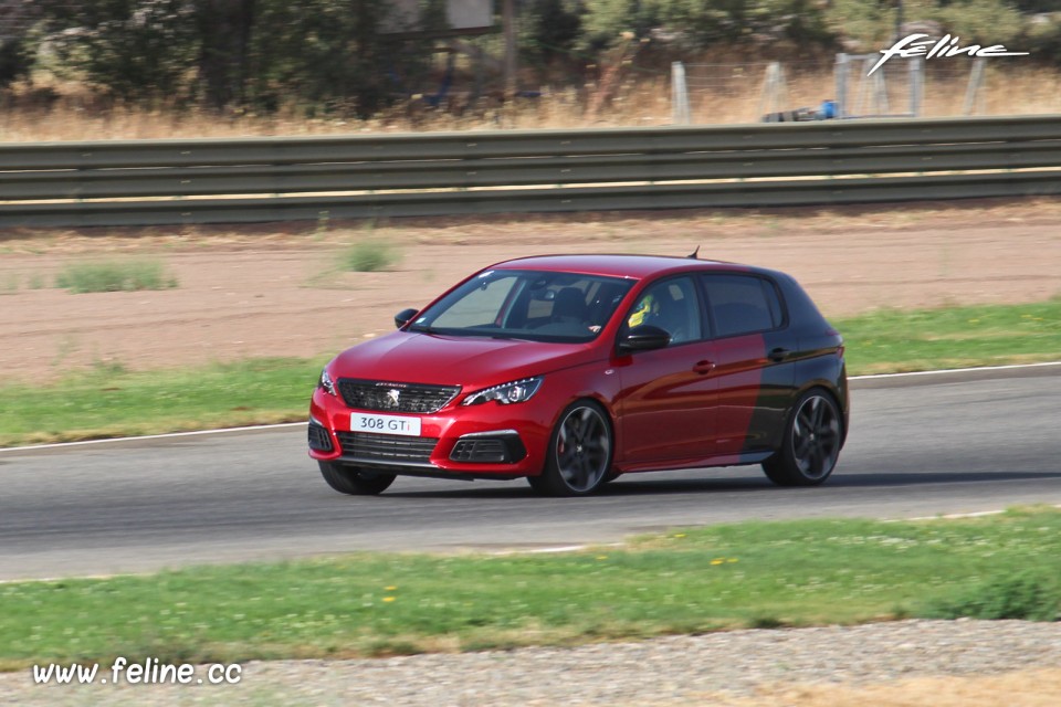 Photo essai Peugeot 308 GTi restylée Coupe Franche Rouge Ultima