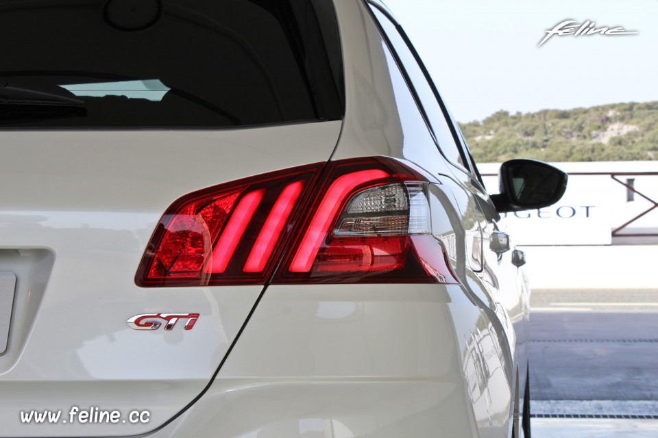 Photo essai feu arrière LED Peugeot 308 GTi restylée (2017)