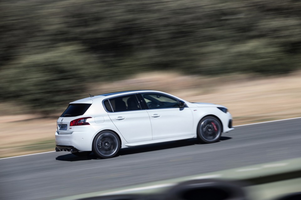 Photo Peugeot 308 GTi restylée Blanc Nacré - Essais circuit 20