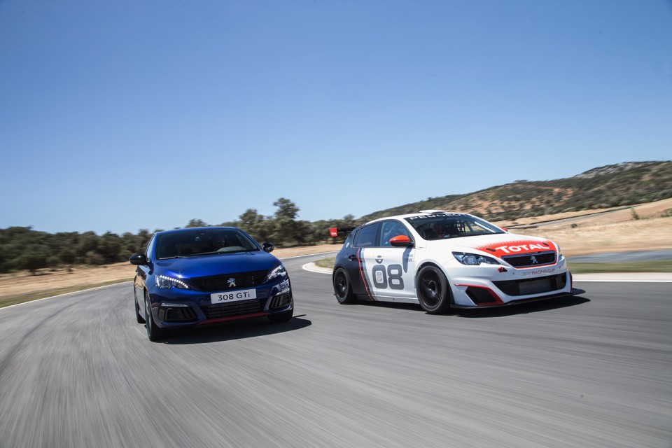 Photo Peugeot 308 GTi restylée et 308 Racing Cup - Essais circu