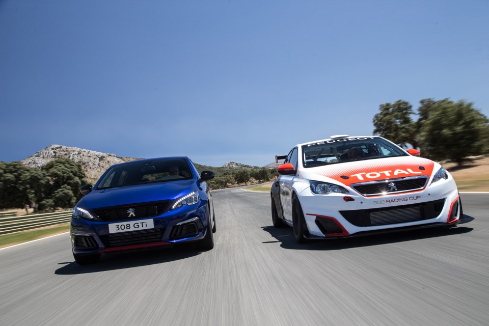 Photo Peugeot 308 GTi restylée et 308 Racing Cup - Essais circu