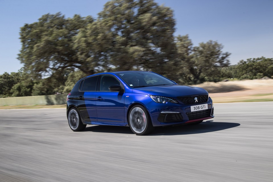 Photo 3/4 avant Peugeot 308 GTi restylée Coupe Franche Bleue -