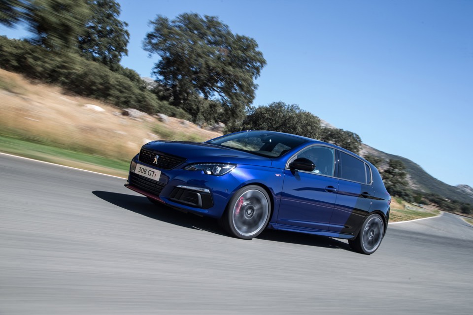 Photo 3/4 avant Peugeot 308 GTi restylée Coupe Franche Bleue -